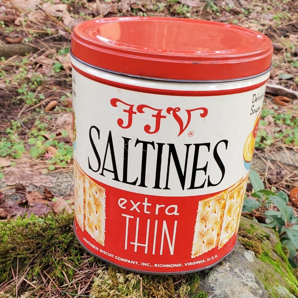 Charming Vintage Saltines Tin